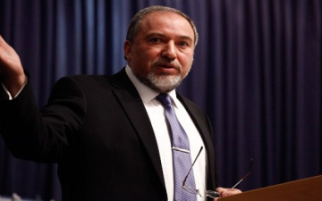 ليبرمان يستقيل من منصبه إثر الخلاف مع نتنياهو على طريقة مواجهة غزة