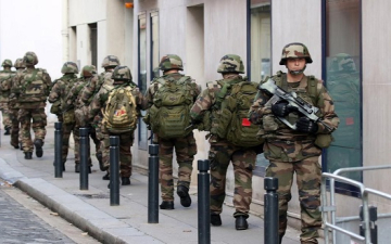 قتيلان بينهما انتحارية و7 معتقلين فى عملية أمنية واسعة شمالى باريس