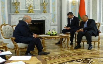 وزير الخارجية يسلم رسالة من الرئيس السيسى إلى رئيس بيلاروسيا