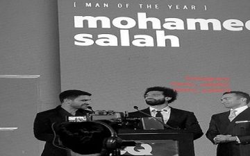 بالصور .. محمد صلاح يفوز بجائزة رجل العام من مجلة “GQ “.. ويهديها للمصريين