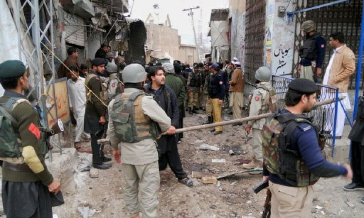 سكاي نيوز : ثمانية قتلى بتفجير انتحاري أمام مسجد فى باكستان