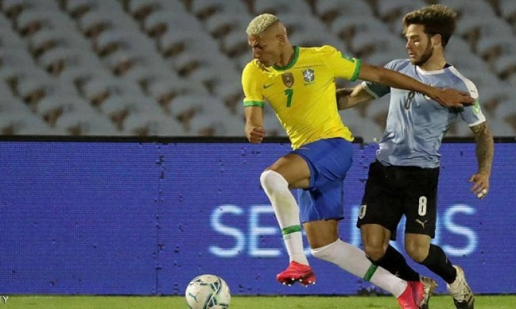 البرازيل تفوز على أوروجواى بثنائية وتنفرد بالصدارة فى تصفيات كأس العالم