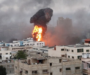 إسرائيل تواصل غاراتها المكثفة على غزة لليوم الـ 19 .. وسقوط 98 شهيدًا خلال القصف الليلي