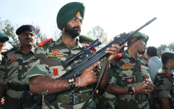 جندي هندي يقتل خمسة من رفاقه قبل أن ينتحر