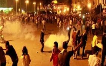 إشتباكات بين الأمن والمتظاهرين بشارع قناة السويس بالمنصورة
