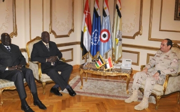 بالصور.. المشير السيسى يلتقي وزير الدفاع السوداني