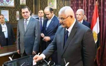 بالصور.. الرئيس عدلى منصور ووزراء ورجال مجتمع يدلون بأصواتهم في الانتخابات