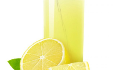 عصير الليمون الدافئ صباحا يقي من الأمراض
