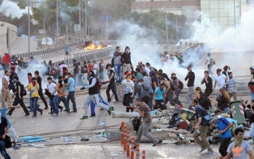 مقتل شخص واصابة عدد اخر باشتباكات بين متظاهرين والامن بتركيا