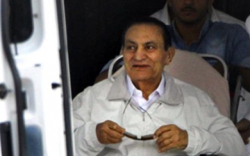 مستشفى المعادي العسكري : حالة مبارك مستقرة ويمكنه حضور الجلسات