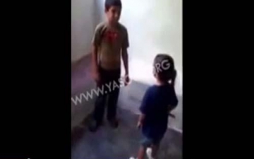 ضبط لبناني قام بتصوير نجله وهو يعذب طفلاً سوريًّا