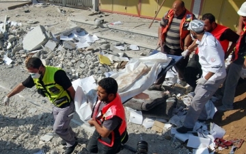 انتشال 85 جثة من تحت الانقاض .. يرفع حصيلة شهداء غزة إلى 985 شهيدا