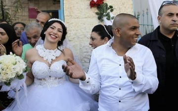 بالصور .. يهودية تعلن إسلامها لتتزوج من عربي .. وغضب بين المستوطنين