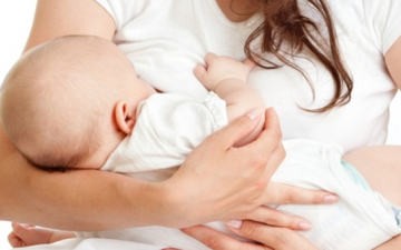 الرضاعة الطبيعية تقلل خطر الإصابة بسرطان الثدي