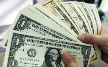 الدولار يسجل أكبر هبوط ليوم واحد منذ يناير