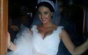حقيقة زواج الراقصة صافيناز .. وسر ارتداءها فستان الزفاف !!