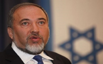 ليبرمان يهدد بالانسحاب من الحكومة الإسرائيلية بسبب قانون التجنيد