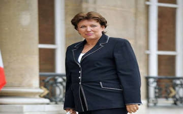وزيرة الصحة الفرنسية: ممرضة مصابة بالايبولا تتلقى علاجا تجريبيا