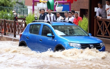 فيضانات تركيا تودي بحياة شخصين وفقدان 4 آخرون