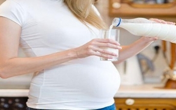 ما فائدة كوب من اللبن صباحاً لصحة الحامل والمولود ؟!
