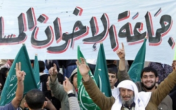 إخوان الكويت يقومون بتحركات مشبوهة بعد سحب جنسية قيادي في الجماعة