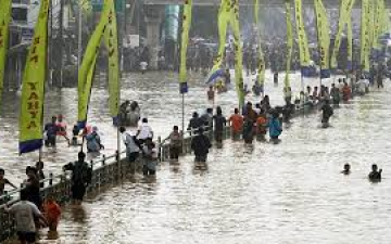 إندونيسيا تبني حائطا بحريا للحماية من الفيضانات