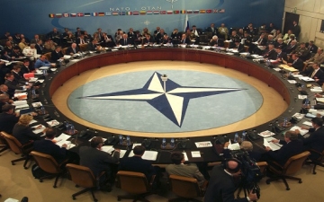 حلف الناتو يندد بتعزيزات روسيا العسكرية شرق اوكرانيا