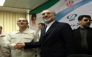 موسكو وطهران توقعان اتفاقية بناء محطتين جديدتين للطاقة النووية بإيران