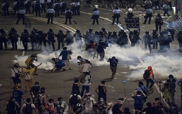تجدد الاشتباكات بين المتظاهرين والشرطة فى هونج كونج