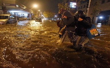 فيضانات عارمة تضرب إيطاليا والسلطات تغلق محطات المترو