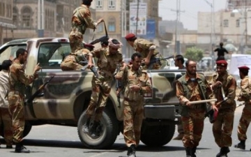 القوات اليمنية تحرر ثمانية رهائن وتقتل سبعة خاطفين من القاعدة