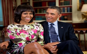 “ايام الكحرتة” .. ميشيل أوباما تحتفل بالكريسماس بصورة مع زوجها على Twitter