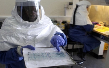 الصحة العالمية تختبر سلامة لقاحين لعلاج وباء “إيبولا”