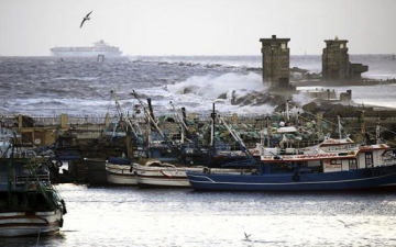الزوارق الحربية الإسرائيلية تستهدف قوارب الصيادين شمال غزة