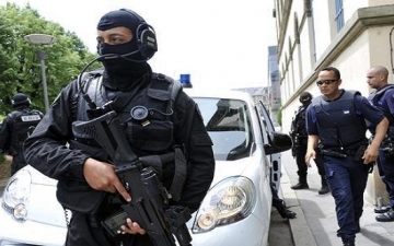 الشرطة الفرنسية تطارد منفذى هجوم “شارلى ابيدو” في باريس