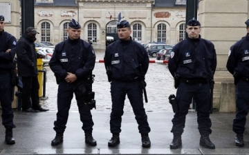 الشرطة الفرنسية تعلن مقتل منفذ هجوم “الشانزليزيه” بباريس