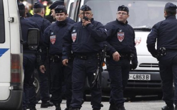 إعلان حالة التأهب بفرنسا بعد دهس سائق لشرطية عمداً أمام مقر هولاند