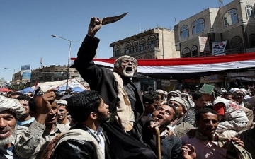 آلاف اليمنيين يتظاهرون أحتجاجا على الحوثيين فى صنعاء