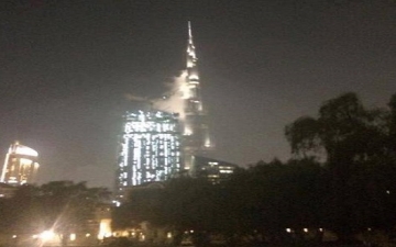 بالصور.. حريق هائل فى برج خليفة بدبى