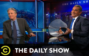 ترك جون ستيورات ل “Daily Show” بسبب استضافته باسم يوسف : يا سلام يا اخويا !!