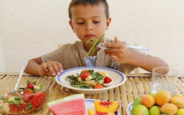 أطعمه تؤثر سلبا على نمو ذكاء طفلك …