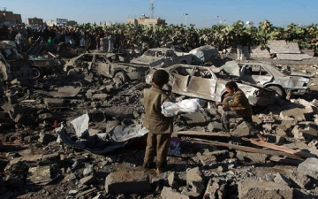الموقع نيوز ينشر الصور الأولى لآثار الغارات السعودية على مواقع الحوثيين فى اليمن