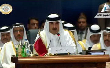 بالفيديو .. أمير قطر أمام القمة العربية: نرفض الحل العسكرى فى ليبيا