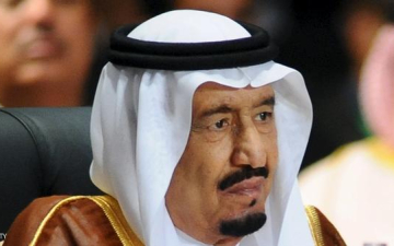 التايمز تنتقد الملك: مهزلة في فرنسا بعد السماح للسعوديين بفرض أفكارهم على الريفيرا