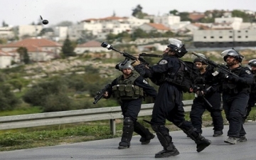 الجيش الإسرائيلي يقتل فلسطينيا بعد طعنه لجنديين