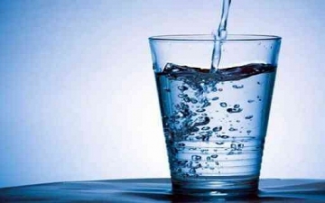 دراسة: عدم شرب الماء قد يزيد من استهلاك اطفالك للمشروبات السكرية
