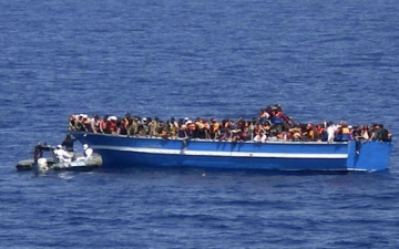 إيطاليا تنقذ اكثر من 900 مهاجر في يوم واحد