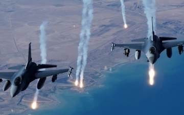 مقاتلات التحالف تدمر صاروخاً باليستياً للحوثيين أثناء تجهيزه