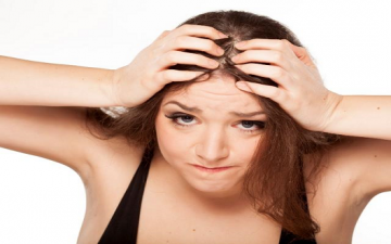 4 وصفات طبيعية للتغلب على مشاكل الشعر الدهنى