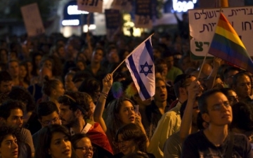 بالصور .. مظاهرات فى إسرائيل بعد مقتل 6 فى مسيرة للمثليين